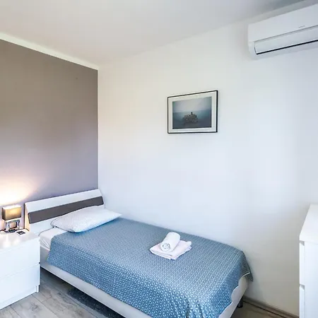 ヴィラ Holiday House Gortan For 7 People Near Pula With Children Playground And Heated Pool