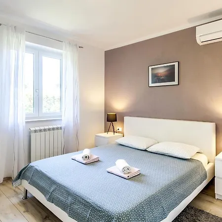 Holiday House Gortan For 7 People Near Pula With Children Playground And Heated Pool ヴィラ Marčana