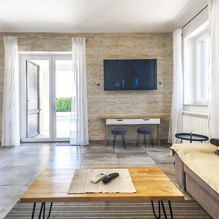 Holiday House Gortan For 7 People Near Pula With Children Playground And Heated Pool ヴィラ Marčana