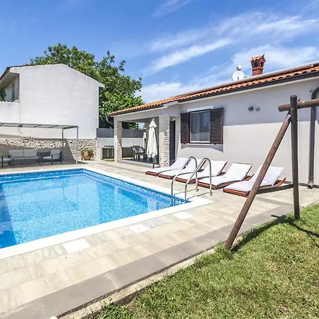 Holiday House Gortan For 7 People Near Pula With Children Playground And Heated Pool ヴィラ *