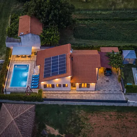 House Gortan For 7 People Near Pula With Children Playground And Heated Pool Marčana