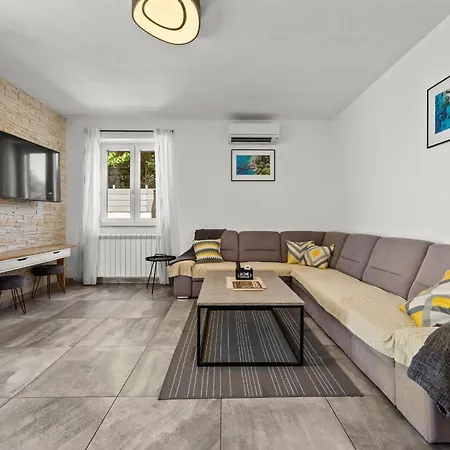 House Gortan For 7 People Near Pula With Children Playground And Heated Pool Villa