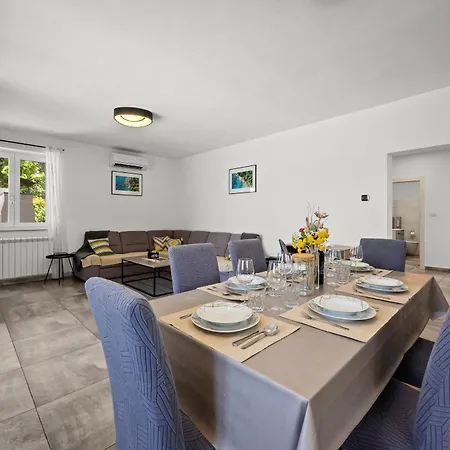 House Gortan For 7 People Near Pula With Children Playground And Heated Pool Villa Marčana