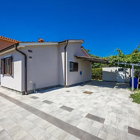 House Gortan For 7 People Near Pula With Children Playground And Heated Pool *