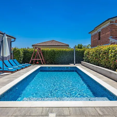 House Gortan For 7 People Near Pula With Children Playground And Heated Pool *